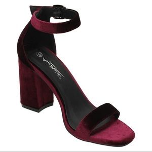 MAKE ME AN OFFER Block Velvet Sandals/Heels 39